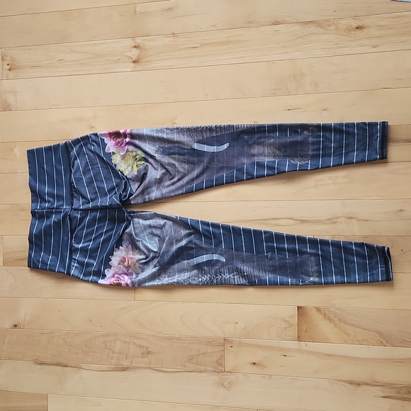 Teeki Hot Pant - Picture 3 of 4